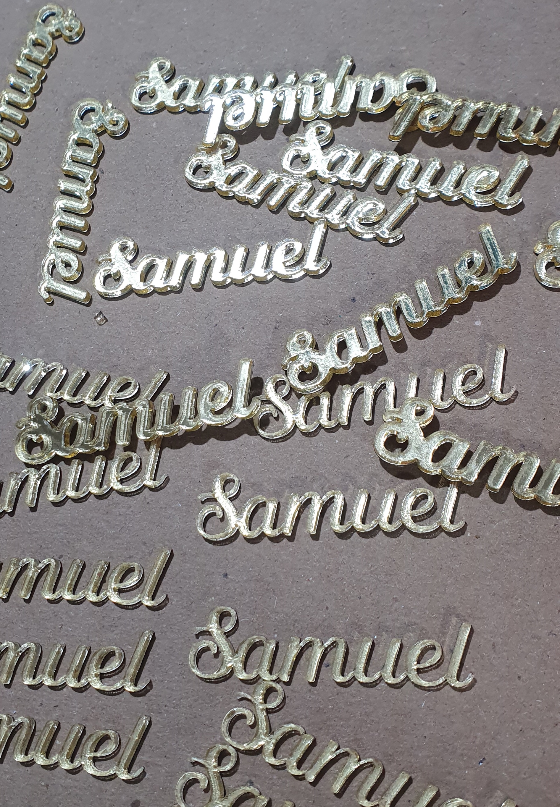 Letras aplique acrilico dourado 2.jpg