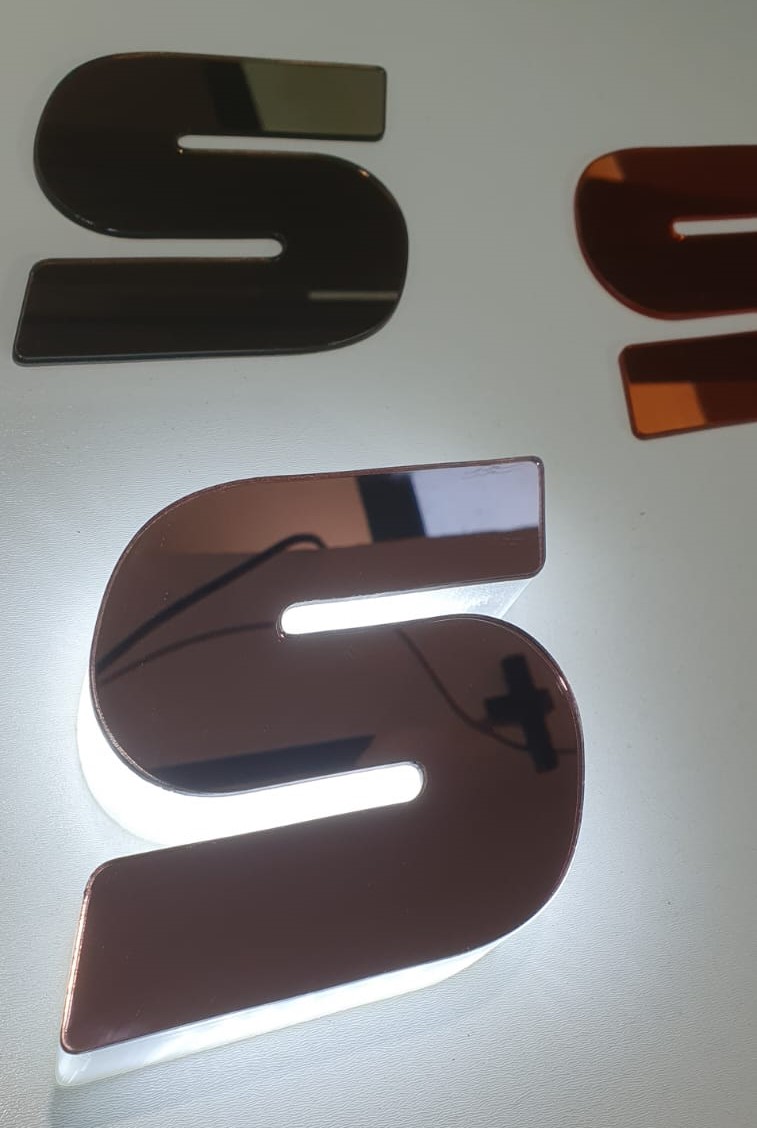 Letra caixa led 02.jpeg