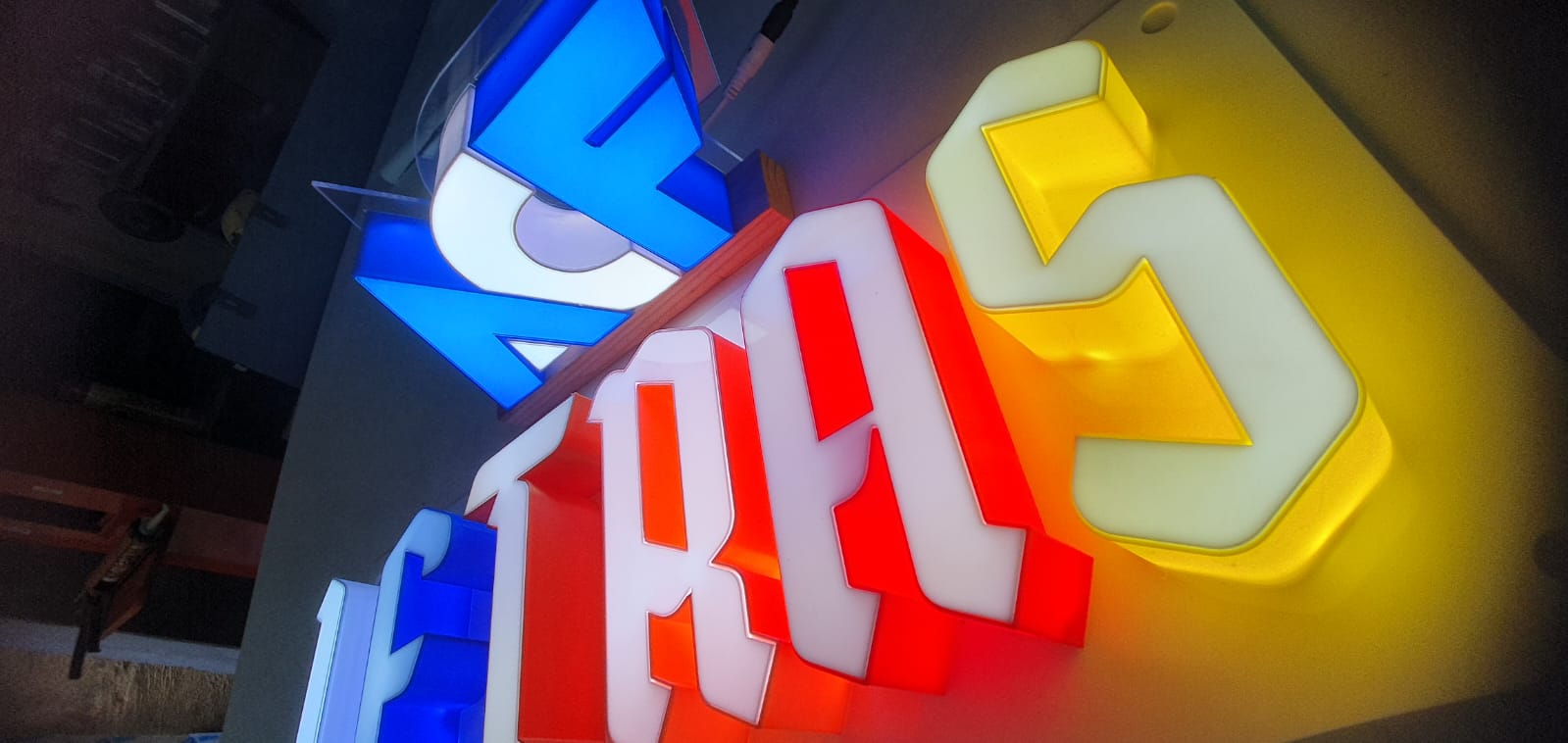 Letras impressão 3D face acrilico 04.jpeg