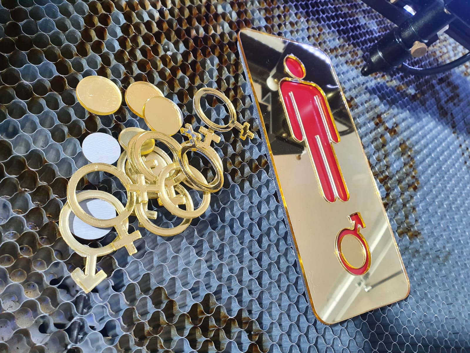 corte a laser."Serviços de Corte e Gravação a Laser e Router Laser: Precisão e Personalização em Suas Mãos!  Apresentamos nossos serviços especializados de corte e gravação a laser e router laser, onde a precisão encontra a personalização para dar vida às suas ideias. Seja para projetos comerciais, industriais ou pessoais, nossos equipamentos de última geração oferecem resultados incríveis.  Com a tecnologia de corte a laser, podemos transformar uma ampla variedade de materiais com precisão microscópica. De madeira e acrílico a metal e couro, nosso laser de alta potência permite cortes limpos, bordas suaves e detalhes impressionantes. A precisão é a nossa prioridade, garantindo que suas peças sejam criadas exatamente como você as imaginou.  Além do corte, também oferecemos serviços de gravação a laser para adicionar um toque personalizado aos seus produtos. Seja um logotipo, texto ou design complexo, nossa máquina de gravação a laser é capaz de criar marcações nítidas e duradouras em uma variedade de materiais. Sua criatividade é o limite!  E não para por aí. Com nosso router laser, podemos realizar cortes em materiais mais espessos e criar relevos tridimensionais. Isso significa que podemos dar forma e textura aos seus projetos, criando peças únicas e visualmente impressionantes. Desde protótipos industriais até peças decorativas personalizadas, nossa tecnologia de router laser permite uma ampla gama de possibilidades.  Nossa equipe altamente qualificada está pronta para trabalhar em estreita colaboração com você, desde a concepção do projeto até a sua realização. Entendemos a importância dos detalhes e nos comprometemos em entregar resultados de alta qualidade dentro do prazo estabelecido.  Se você está em busca de serviços de corte e gravação a laser e router laser confiáveis, eficientes e personalizados, você veio ao lugar certo. Entre em contato conosco hoje mesmo e descubra como podemos transformar suas ideias em realidade com a precisão e personalização que você merece.  Permita-nos ajudá-lo a elevar seus projetos a um novo nível. Estamos ansiosos para trabalhar com você!"  Espero que esse texto seja útil para descrever seus serviços de corte e gravação a laser e router laser. Se você precisar de mais informações ou tiver outras perguntas, estou aqui para ajudar!      User pode me dar uma decrição para o google tambem ChatGPT Certamente! Aqui está uma descrição otimizada para o Google, focada nos serviços de corte e gravação a laser e router laser:  "Serviços Profissionais de Corte e Gravação a Laser e Router Laser | Sua Solução Personalizada  Oferecemos serviços profissionais de corte e gravação a laser e router laser para atender às suas necessidades de precisão e personalização. Com tecnologia de ponta, nossa equipe especializada transforma materiais diversos em peças impressionantes e únicas.  Nossos serviços de corte a laser garantem resultados impecáveis, com cortes limpos e detalhes microscópicos em uma ampla variedade de materiais, como madeira, acrílico, metal e couro. Se você deseja criar protótipos industriais, projetos comerciais ou peças personalizadas, nossa precisão é incomparável.  Além do corte, nossa máquina de gravação a laser é capaz de adicionar marcações nítidas e duradouras em seus produtos. Com habilidade técnica e criatividade, podemos gravar logotipos, textos e designs complexos em diferentes materiais, agregando valor e exclusividade às suas criações.  Para projetos que exigem uma abordagem tridimensional, contamos com nosso router laser. Com essa tecnologia, podemos realizar cortes em materiais mais espessos e criar relevos tridimensionais, proporcionando um efeito visual impressionante e uma sensação tátil única.  Nossa equipe altamente qualificada está pronta para colaborar com você, desde a concepção do projeto até a sua concretização. Entregamos resultados de alta qualidade dentro dos prazos estabelecidos, priorizando a satisfação do cliente em cada etapa do processo.  Se você busca serviços confiáveis e personalizados de corte e gravação a laser e router laser, estamos prontos para atender suas demandas. Entre em contato conosco hoje mesmo e descubra como podemos transformar suas ideias em realidade, proporcionando precisão, qualidade e personalização excepcionais.  Eleve a qualidade de seus projetos com nossos serviços profissionais. Conte conosco para tornar suas criações verdadeiramente únicas e memoráveis!"